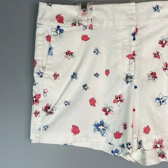 ANN TAYLOR Flower Print Classic Shorts White Pockets Mid Rise Size 12 Petite - Picture 3 of 9